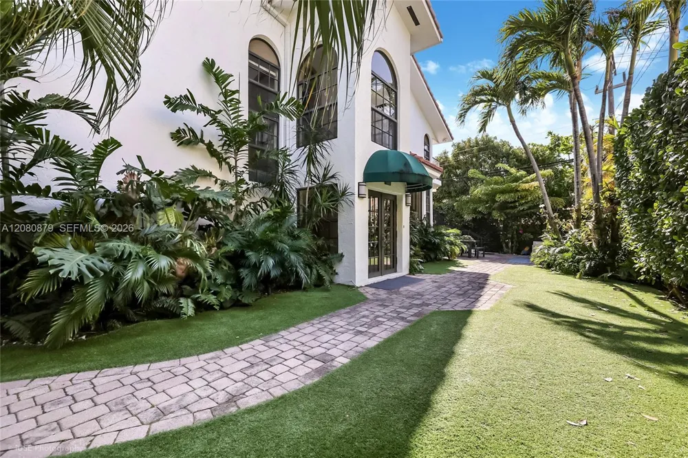 596 Fernwood Rd #B Key Biscayne, FL 33149