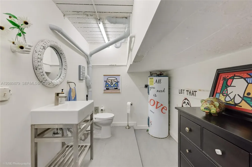 596 Fernwood Rd #B Key Biscayne, FL 33149