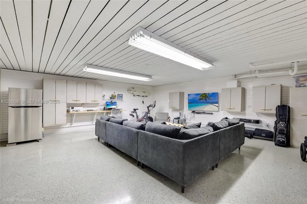 596 Fernwood Rd #B Key Biscayne, FL 33149