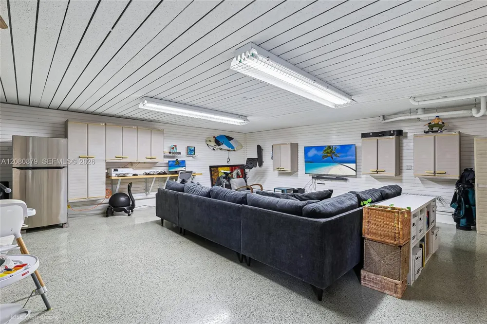 596 Fernwood Rd #B Key Biscayne, FL 33149