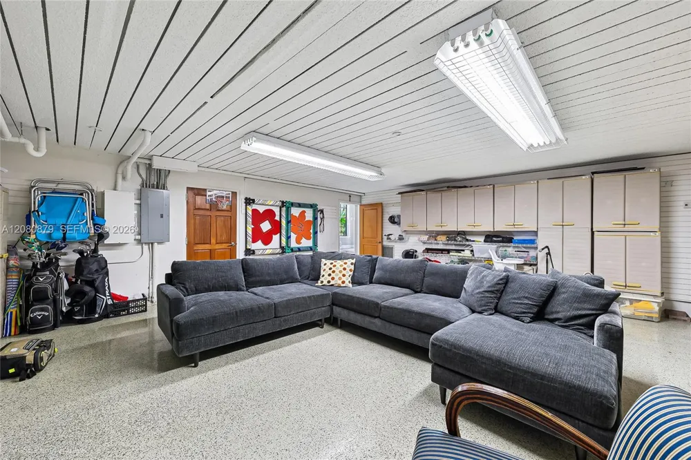 596 Fernwood Rd #B Key Biscayne, FL 33149