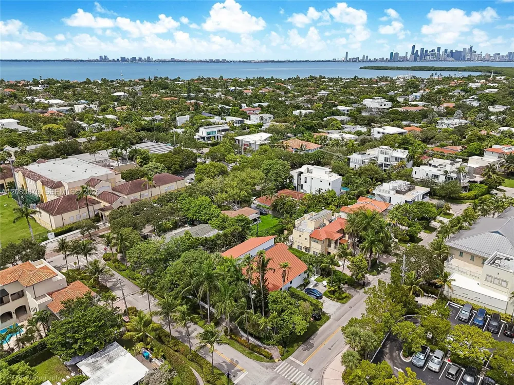 596 Fernwood Rd #B Key Biscayne, FL 33149
