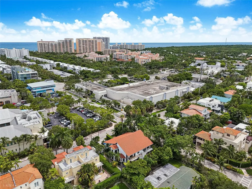 596 Fernwood Rd #B Key Biscayne, FL 33149