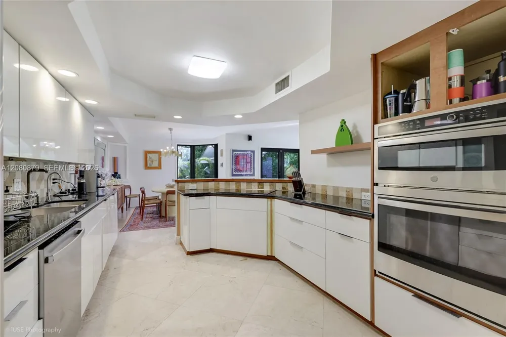 596 Fernwood Rd #B Key Biscayne, FL 33149