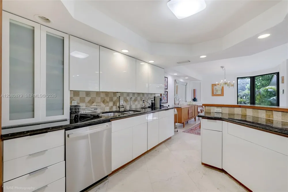 596 Fernwood Rd #B Key Biscayne, FL 33149