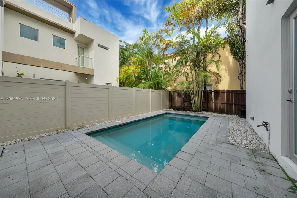 3253 Mcdonald St #3253 Miami, FL 33133