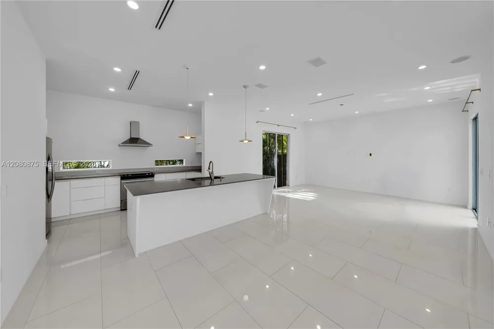 3253 Mcdonald St #3253 Miami, FL 33133