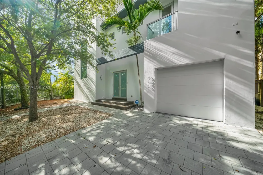 3253 Mcdonald St #3253 Miami, FL 33133