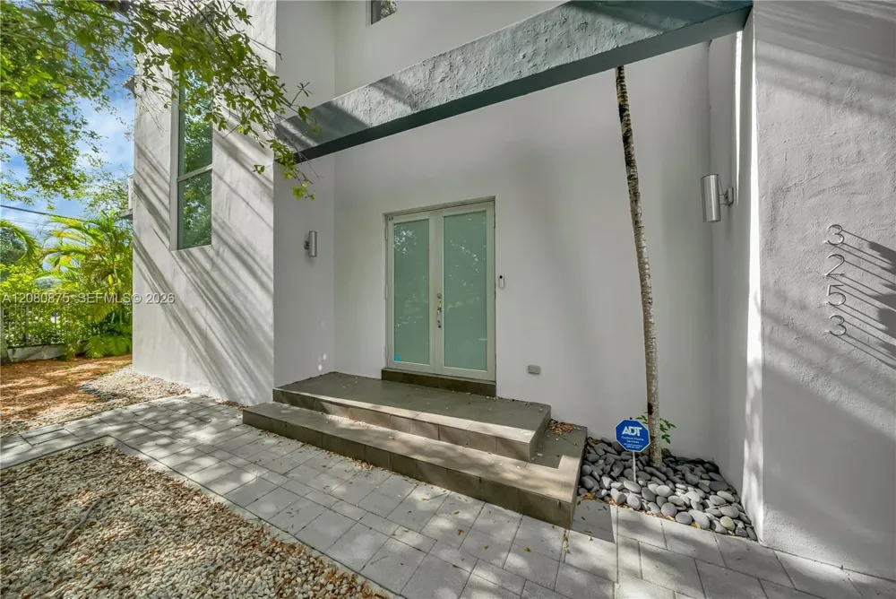 3253 Mcdonald St #3253 Miami, FL 33133