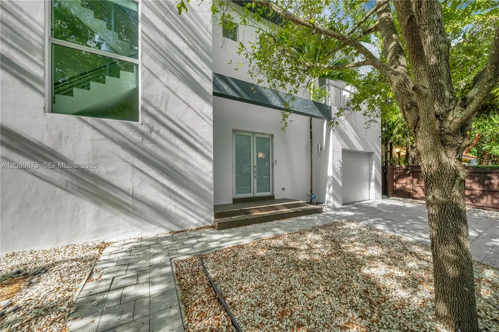 3253 Mcdonald St #3253 Miami, FL 33133