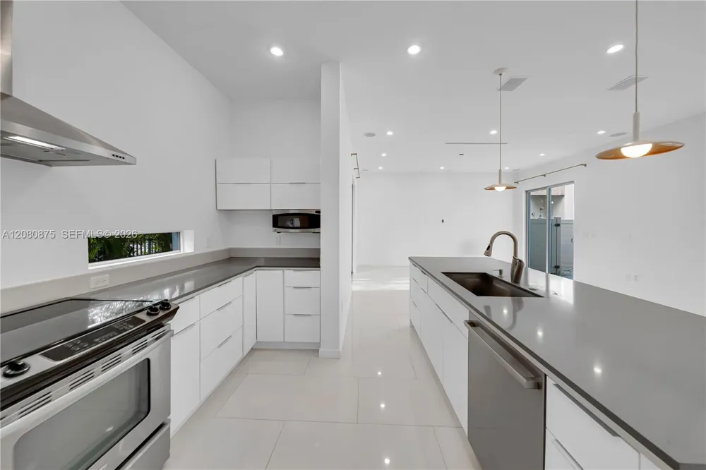 3253 Mcdonald St #3253 Miami, FL 33133