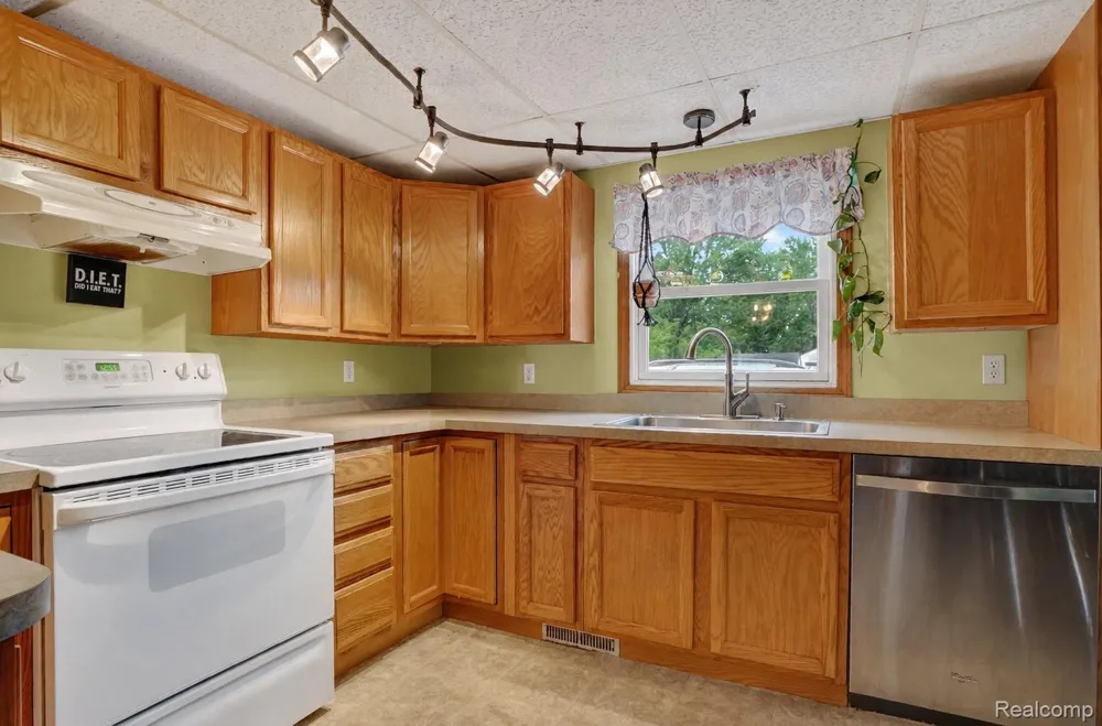 4111 Risedorph Street Burton City, MI 48509