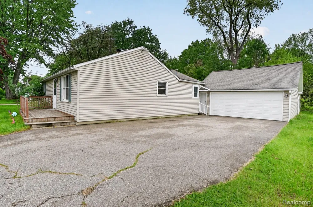 4111 Risedorph Street Burton City, MI 48509