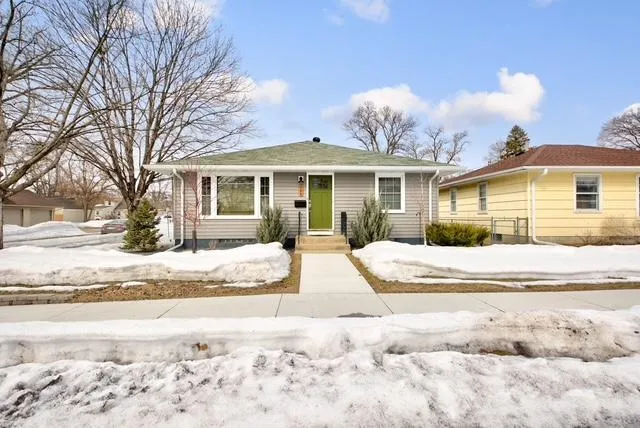344 Harrison Avenue North Mankato, MN 56003