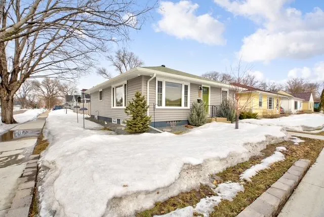 344 Harrison Avenue North Mankato, MN 56003