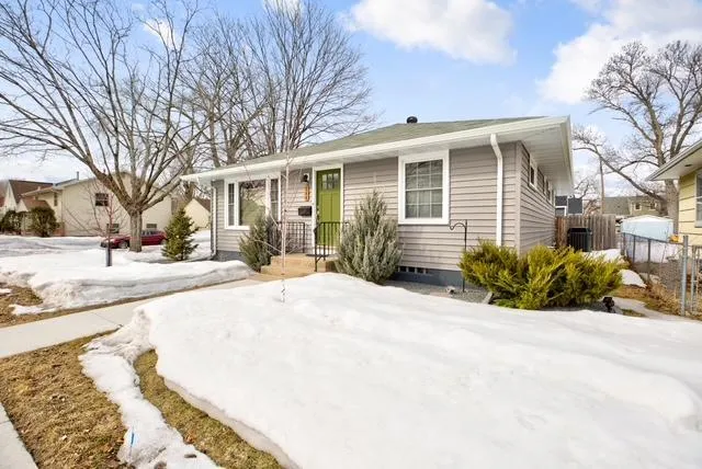 344 Harrison Avenue North Mankato, MN 56003