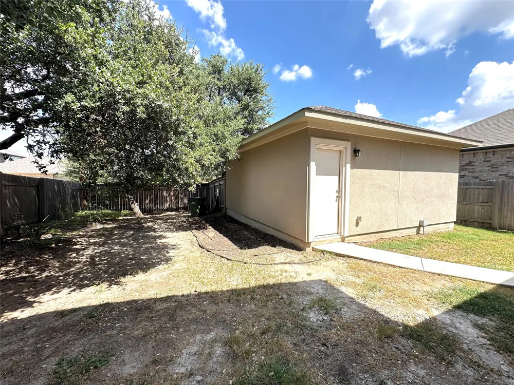 2724 Stone Branch Drive Leander, TX 78641