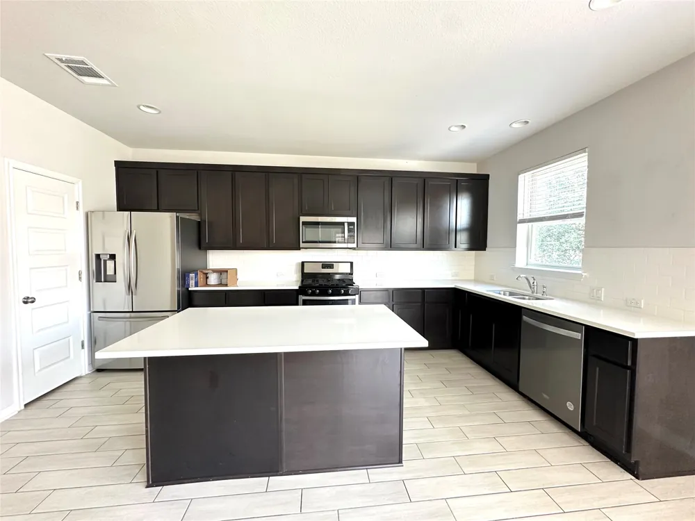 2724 Stone Branch Drive Leander, TX 78641