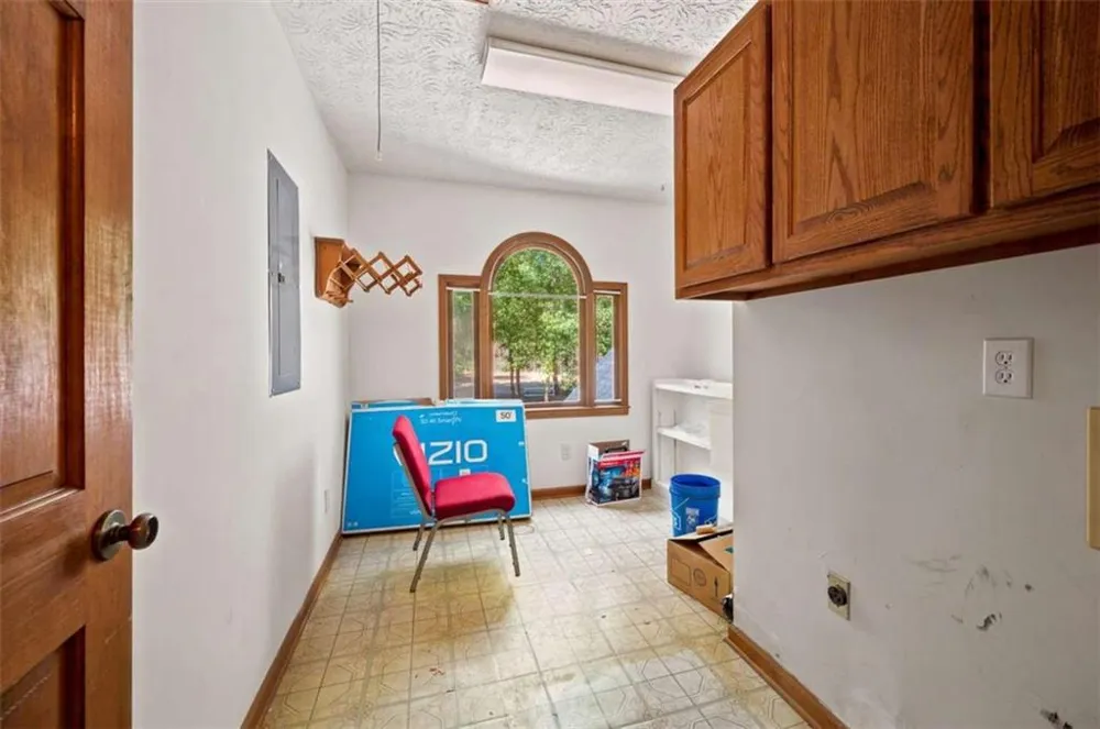 558 Auburn Road Auburn, GA 30011
