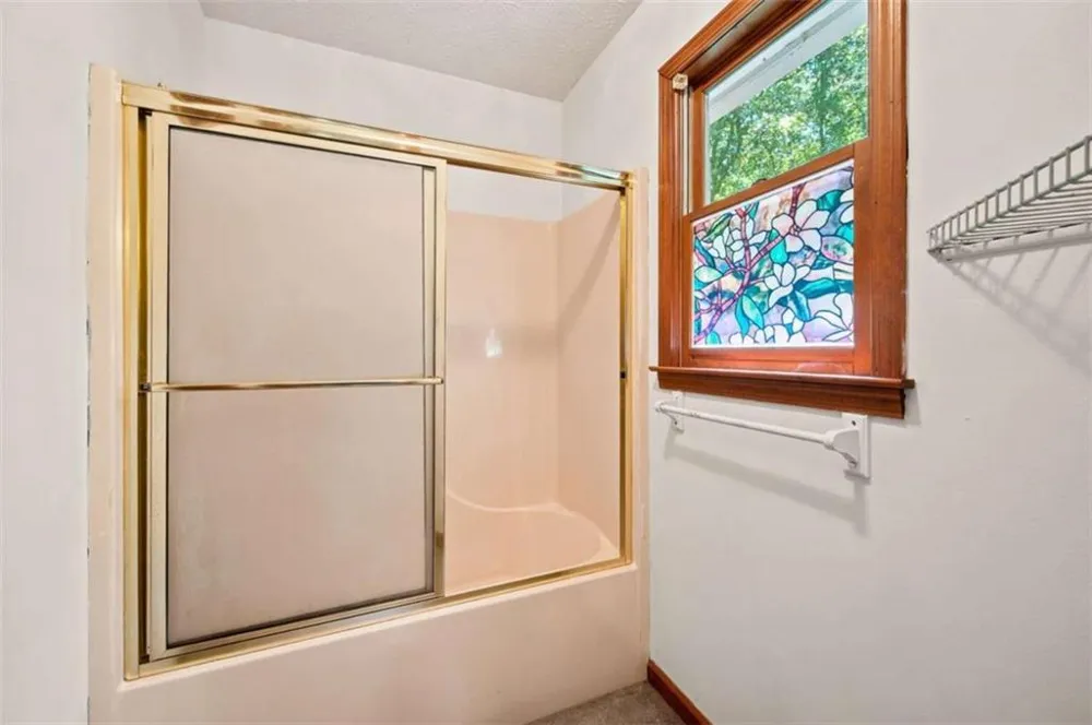 558 Auburn Road Auburn, GA 30011
