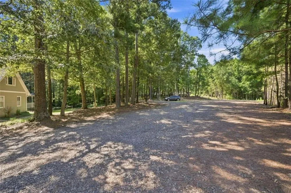 558 Auburn Road Auburn, GA 30011