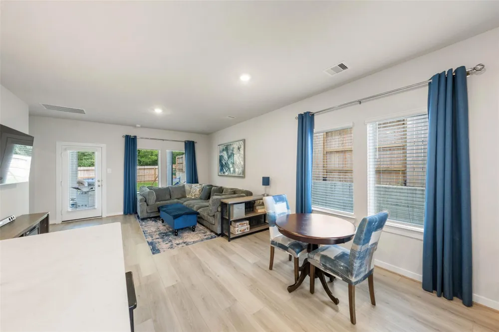 18757 Timber Glen Drive Conroe, TX 77316
