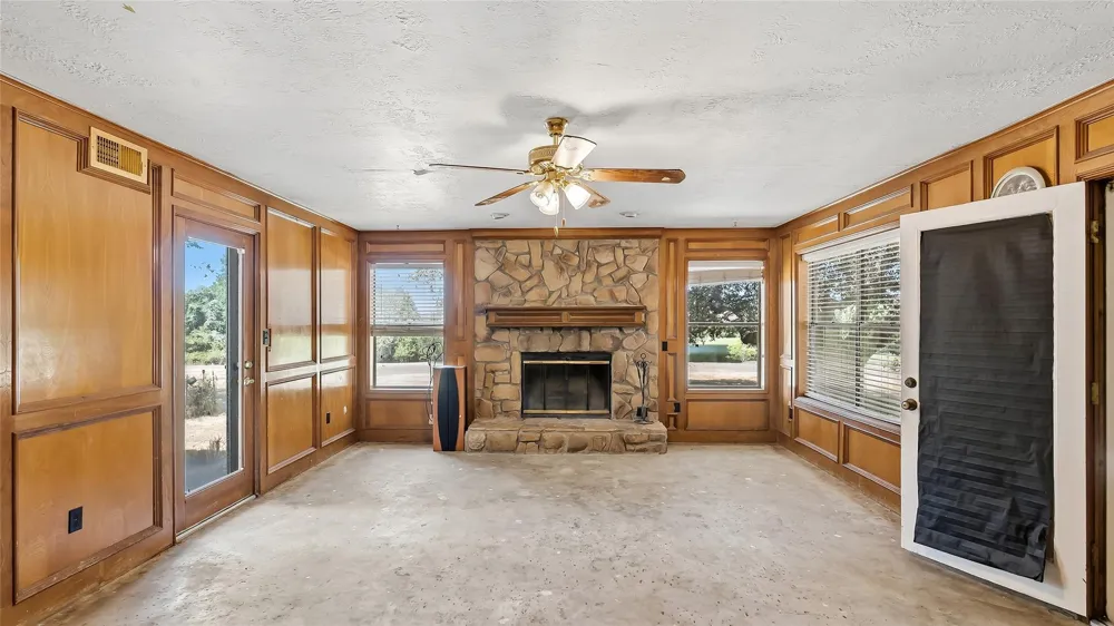 3447 Azalea Street Brenham, TX 77833