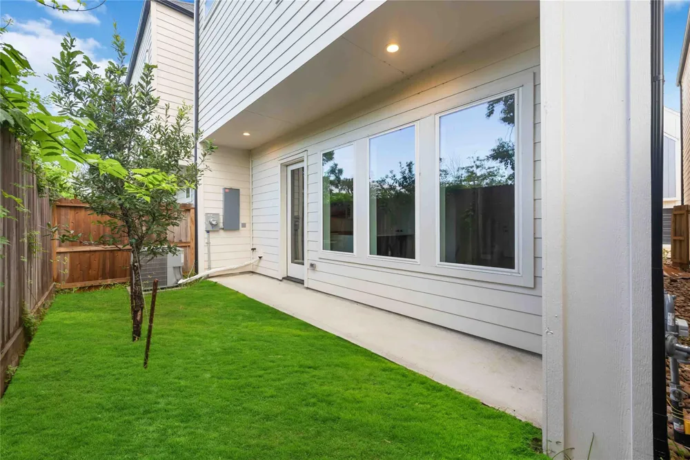 6107 De Campo Street Houston, TX 77091