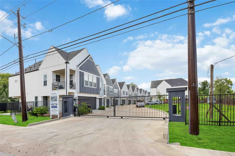 6107 De Campo Street Houston, TX 77091
