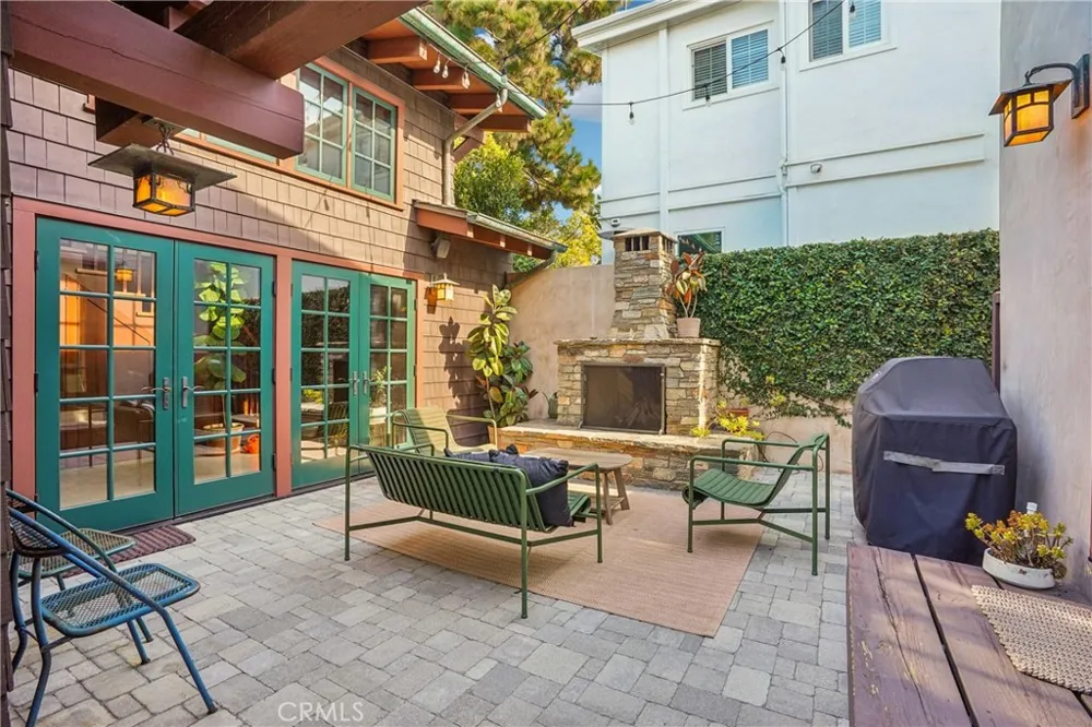 1732 Poinsettia Avenue Manhattan Beach, CA 90266