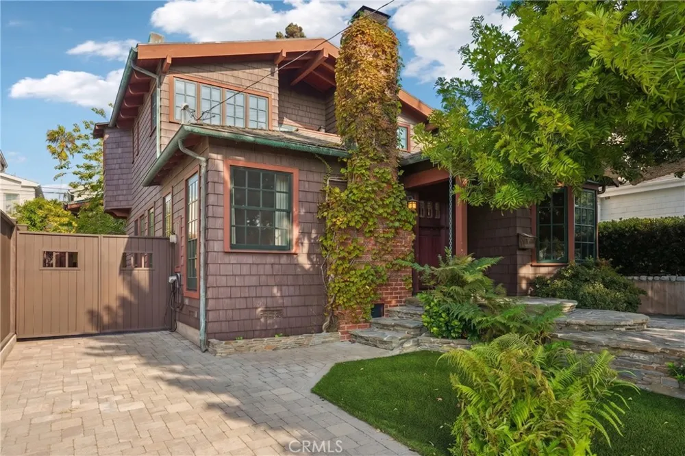 1732 Poinsettia Avenue Manhattan Beach, CA 90266