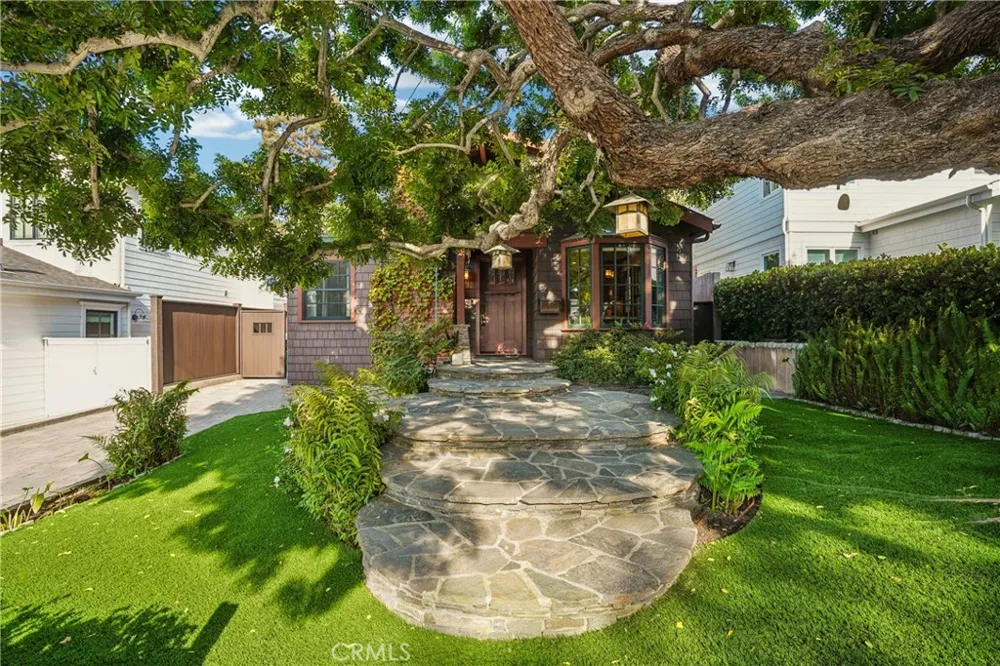 1732 Poinsettia Avenue Manhattan Beach, CA 90266