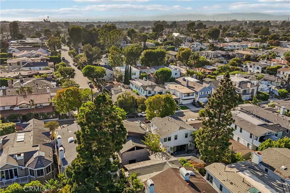 1732 Poinsettia Avenue Manhattan Beach, CA 90266