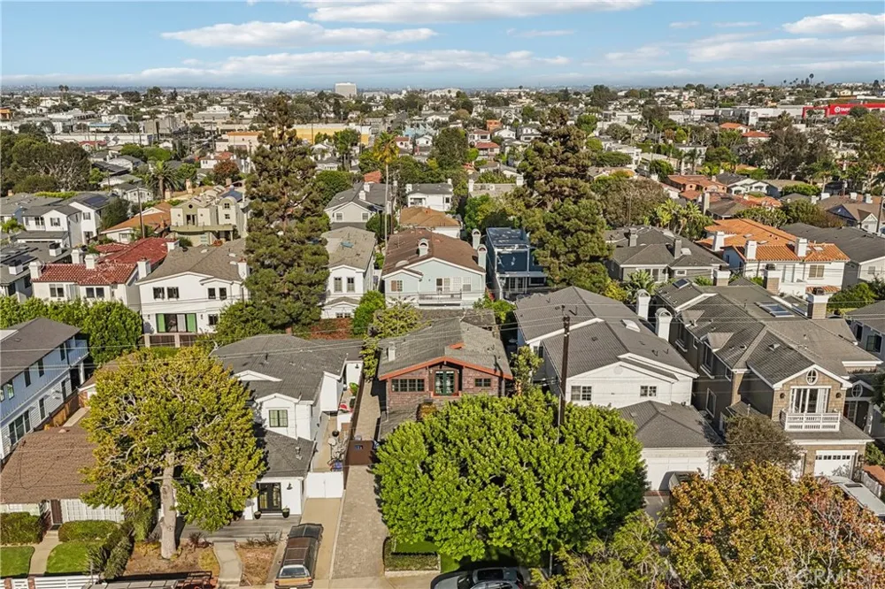 1732 Poinsettia Avenue Manhattan Beach, CA 90266