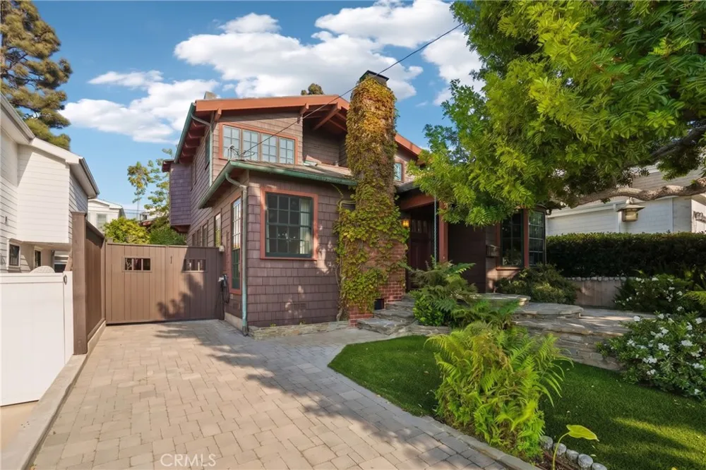 1732 Poinsettia Avenue Manhattan Beach, CA 90266