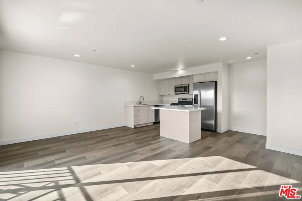 2527 Hauser Boulevard #A Los Angeles, CA 90016