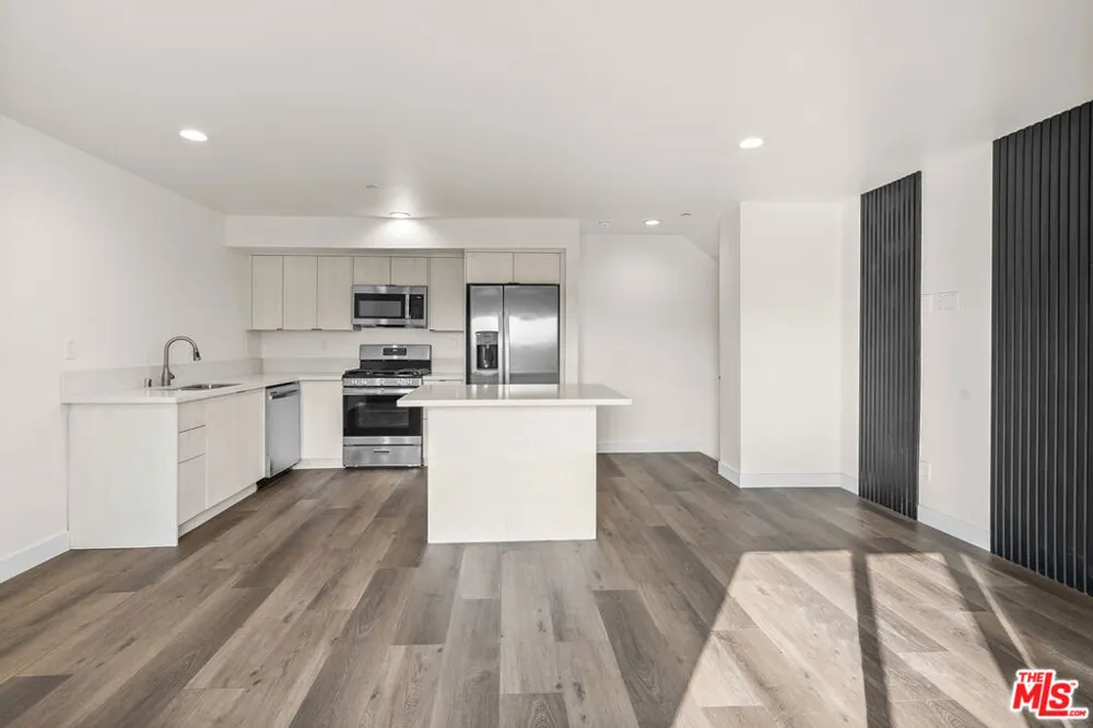 2527 Hauser Boulevard #A Los Angeles, CA 90016