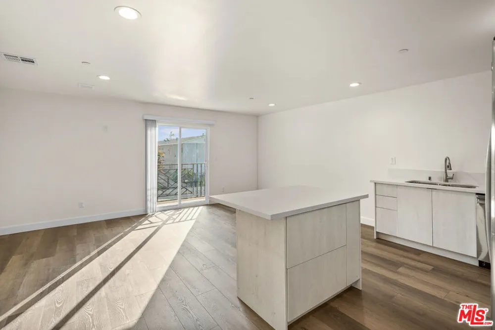 2527 Hauser Boulevard #A Los Angeles, CA 90016