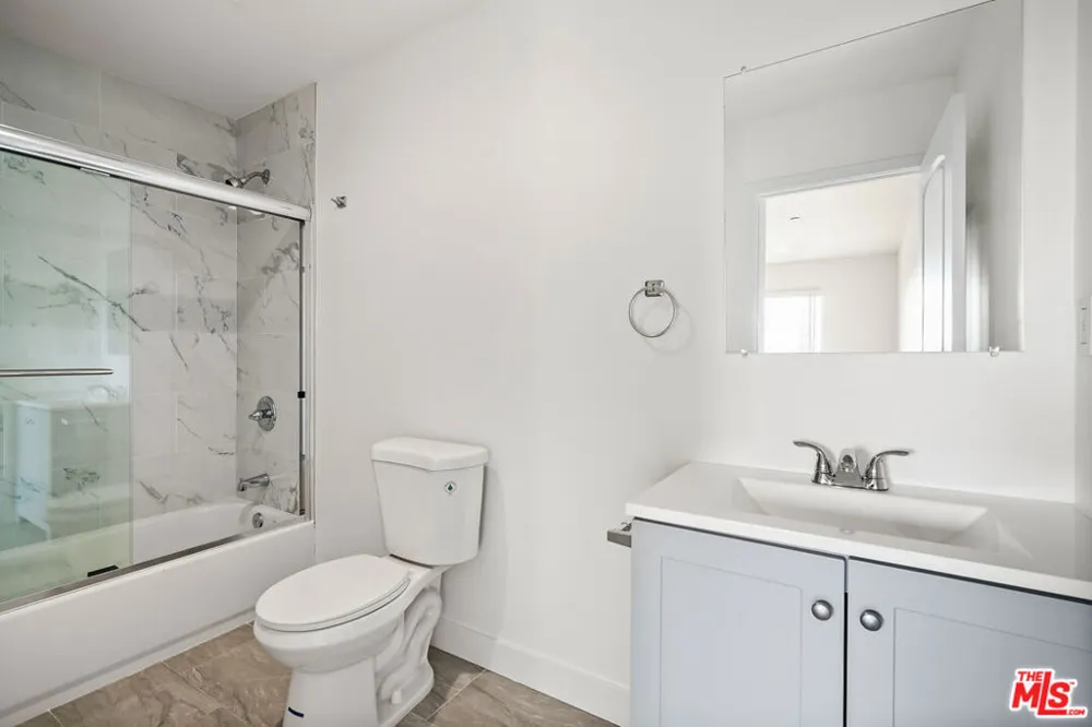 2527 Hauser Boulevard #A Los Angeles, CA 90016