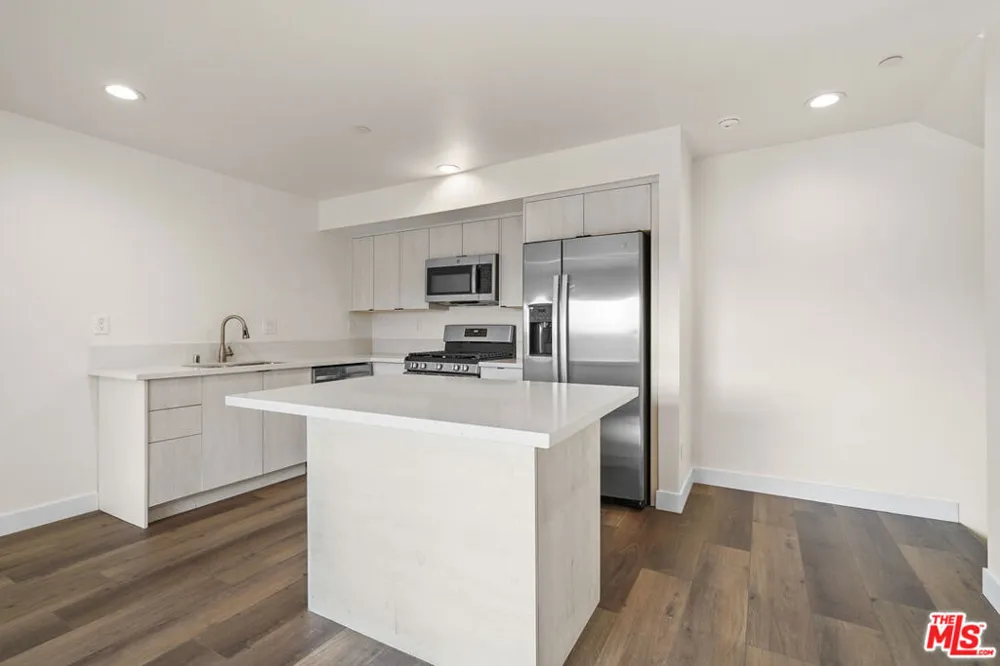 2527 Hauser Boulevard #A Los Angeles, CA 90016