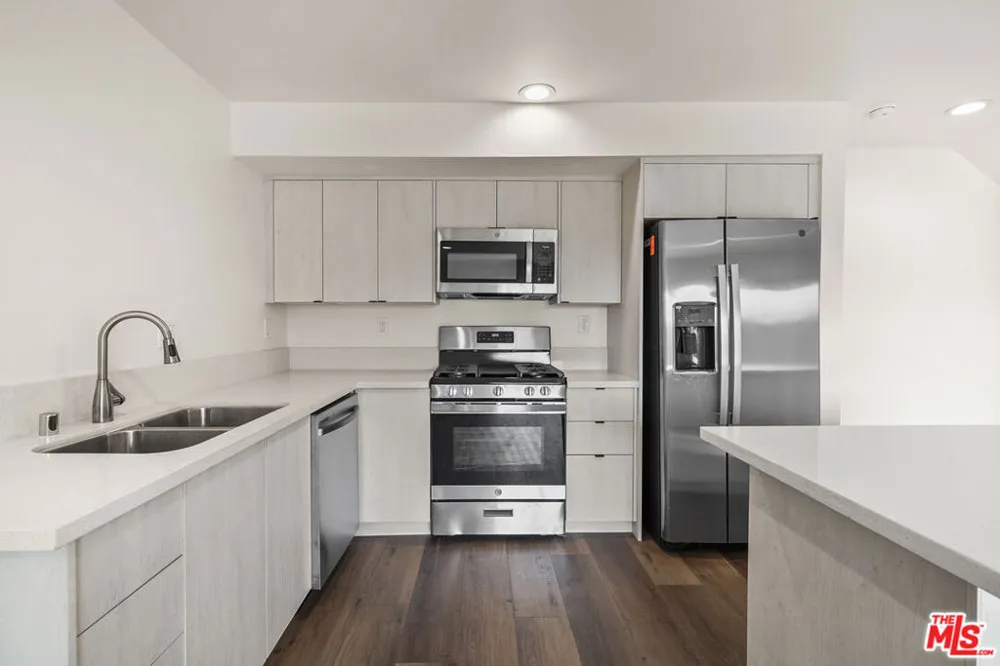 2527 Hauser Boulevard #A Los Angeles, CA 90016