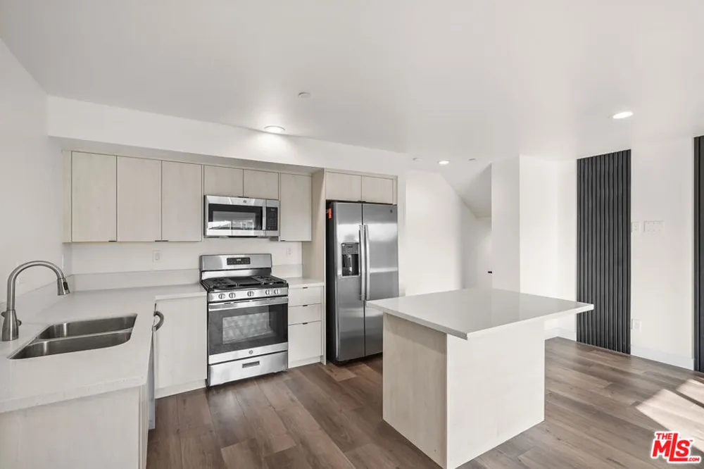 2527 Hauser Boulevard #A Los Angeles, CA 90016