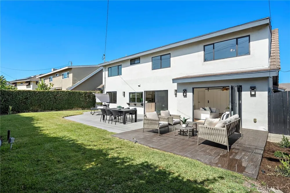 21891 Starfire Huntington Beach, CA 92646