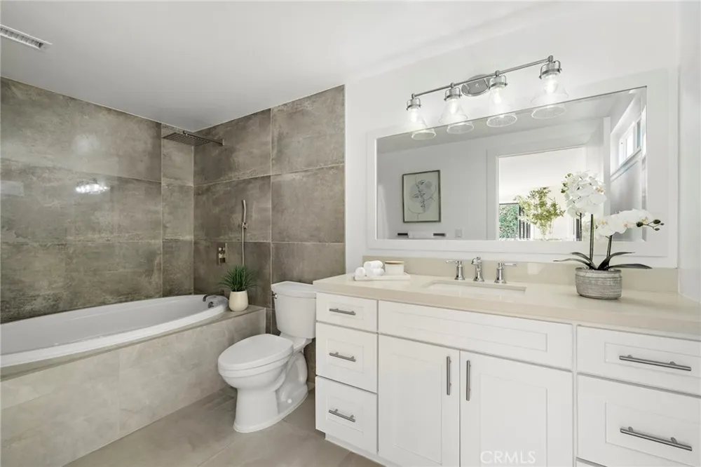 21891 Starfire Huntington Beach, CA 92646