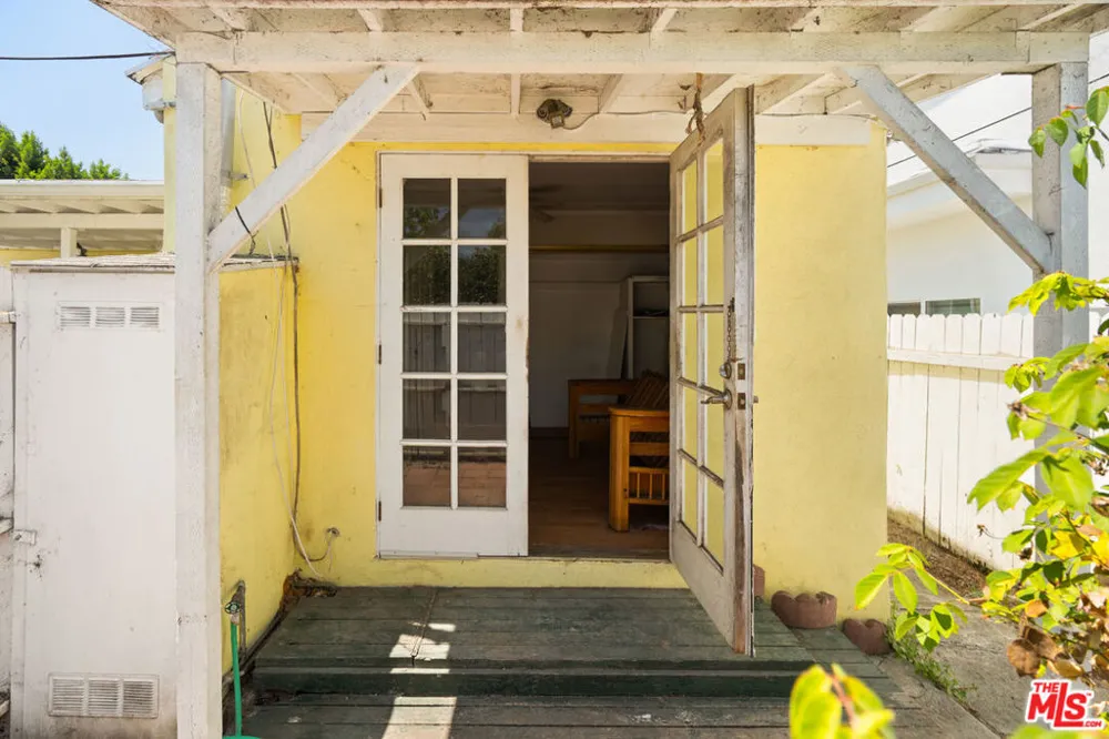 8511 Melvil Street Los Angeles, CA 90034