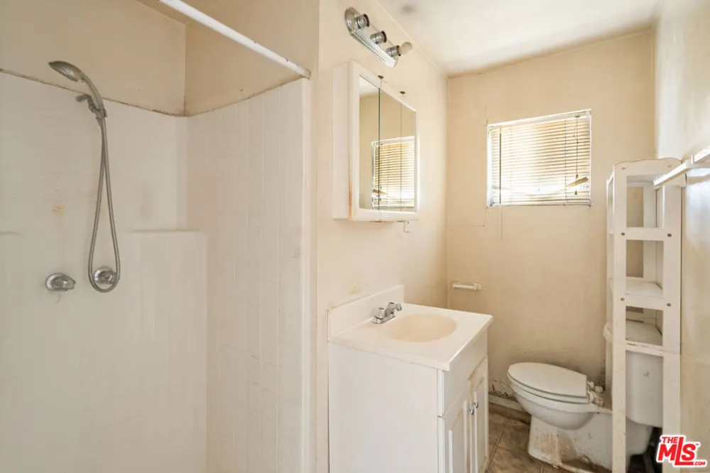 8511 Melvil Street Los Angeles, CA 90034