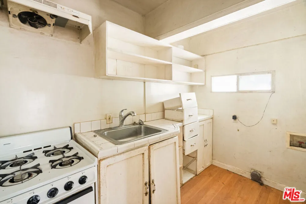 8511 Melvil Street Los Angeles, CA 90034