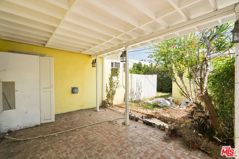 8511 Melvil Street Los Angeles, CA 90034