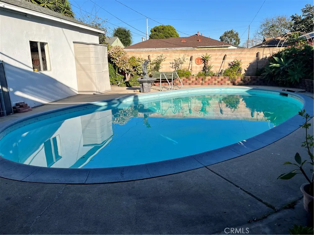 15502 Halcourt Norwalk, CA 90650