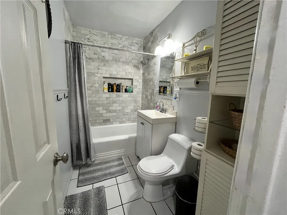 15502 Halcourt Norwalk, CA 90650